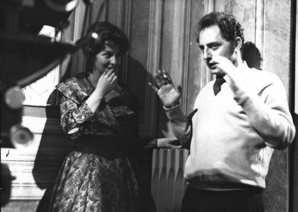 Fotografia del film "I delfini" - Regia Francesco Maselli 1960 - Il regista Francesco Maselli con l'attrice Betsy Blair.