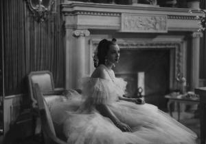 Scena del film "La Contessa Castiglione" - Regia Flavio Calzavara - 1942 - L'attrice Doris Duranti seduta in una stanza