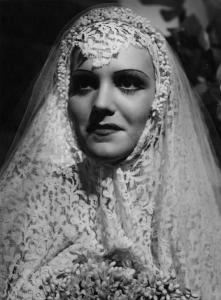 Scena del film "Contessa di Parma" - Regia Alessandro Blasetti - 1937 - L'attrice Elisa Cegani in un primo piano, vestita da sposa