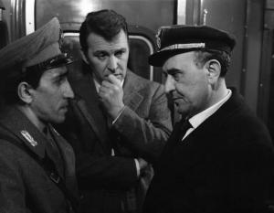 Set del film "Il criminale" - Regia Marcello Baldi- 1962 - L'attore Renato Terra, l'attore Franco Fabrizi e l'attore Salvo Randone parlano all'interno di un treno.