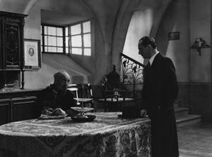 Fotografia del film "La damigella di Bard" - Regia Mario Mattoli 1936 - L'attore Armando Migliari dialoga con un attore non identificato.