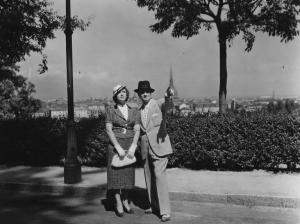 Fotografia del film "La damigella di Bard" - Regia Mario Mattoli 1936 - L'attore Cesare Bettarini e l'attrice Mirella Pardi in piedi.
