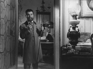 Fotografia del film "Daniele Cortis" - Regia Mario Soldati 1947 - L'attore Gino Cervi in piedi.