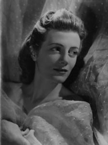 Fotografia del film "Daniele Cortis" - Regia Mario Soldati 1947 - L'attrice Sarah Churchill in primo piano sorride.