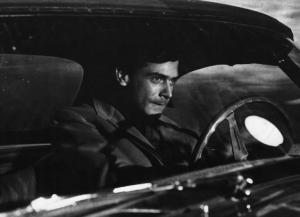 Fotografia del film "I delfini" - Regia Francesco Maselli 1960 - L'attore Tomas Milian guida una macchina.