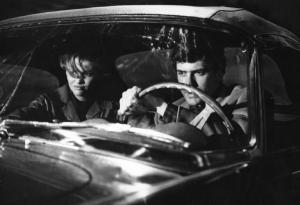 Fotografia del film "I delfini" - Regia Francesco Maselli 1960 - L'attrice Claudia Cardinale in macchina con l'attore Tomas Milian.