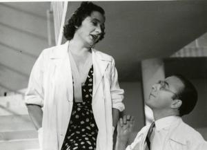 Scena del film "Diagnosi" - Regia Ferruccio Cerio, 1942 - Jone Morino e Scandurra in "Anime erranti" (Diagnosi).