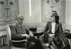 Scena del film "Diamanti" - Regia Corrado D'Errico, 1939 - Campo medio: Lamberto Picasso, a sinistra, e Laura Nucci, a destra, mentre discutono.