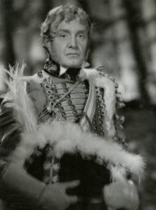 Scena del film "Don Buonaparte" - Regia Flavio Calzavara, 1941 - Mezza figura frontale di Guido Notari in costume di scena.