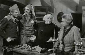 Scena del film "Don Buonaparte" - Regia Flavio Calzavara, 1941 - Da sinistra, Osvaldo Valenti, Aldo Silvani, Ermete Zacconi e Ines Cristina Zacconi.