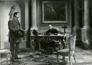 Scena del film "Don Camillo" - Regia Julien Duvivier, 1952 - Totale. Gino Cervi, in piedi con il cappello in mano, ascolta Charles Vissières, seduto alla sua scrivania nelle vesti di vescovo.