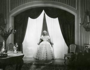 Scena del film "Il dottor Antonio" - Regia Enrico Guazzoni, 1937 - Maria Gambarelli è una vera apparizione in questa scena del film.