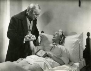Scena del film "Il dottor Antonio" - Regia Enrico Guazzoni, 1937 - Maria Gambarelli, Miss Lucy, e suo padre sir John Davenne, l'attore Lamberto Picasso, in una scena molto commovente del film "Il dottor Antonio".