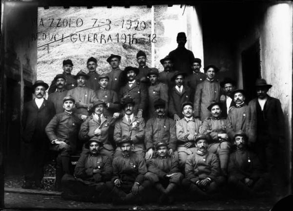 Piazzolo. Ritratto di gruppo dei reduci della Prima Guerra Mondiale