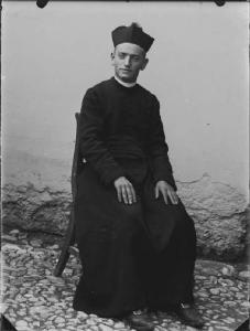 Val Brembana. Ritratto di giovane prete seduto