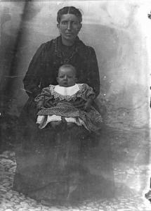 Val Brembana. Ritratto di donna anziana con bambino piccolo sulle ginocchia