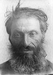 Val Brembana. Ritratto di uomo anziano barbuto