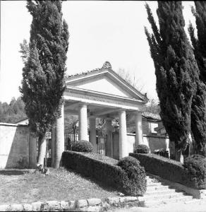Villa Vigoni / Pronao del cimitero
