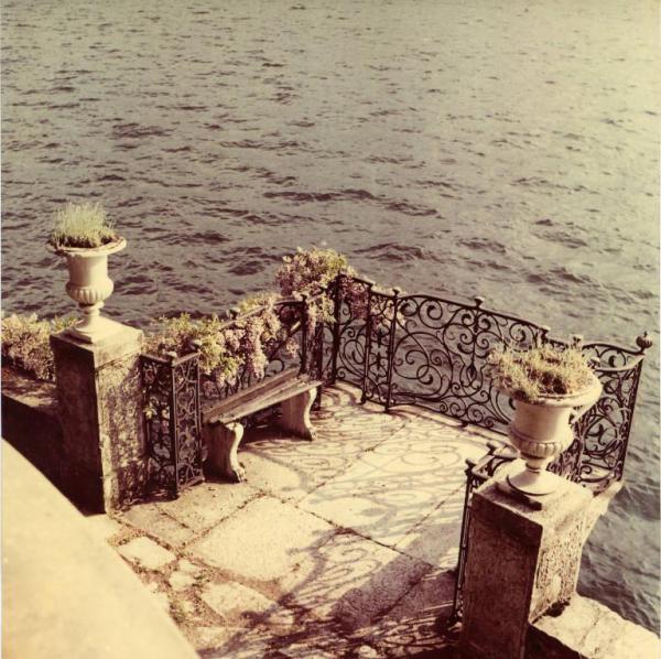Villa Monastero / Balcone del muro di cinta lungo il lago