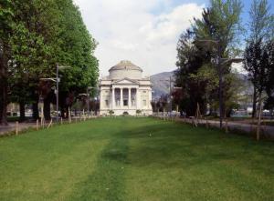 Tempio Voltiano / Prospetto frontale
