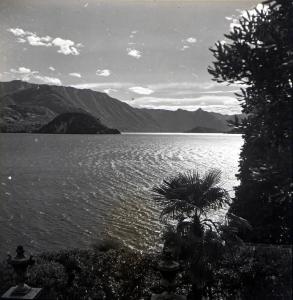 Vista sul lago dal giardino di Villa Monastero