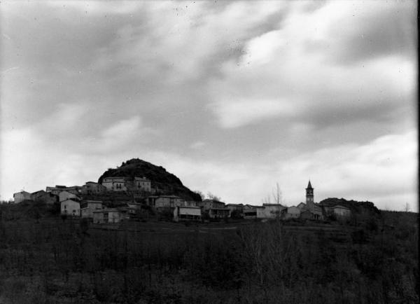 Brallo di Pregola - Panorama - Campanile della chiesa parrocchiale di Sant'Agata Vergine e Martire