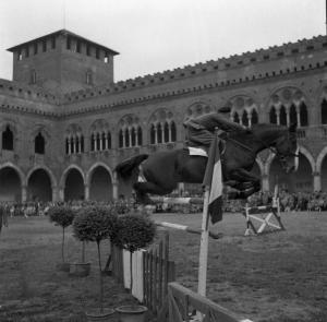 Cavallerizzo a cavallo - Pavia - Castello visconteo - Cortile
