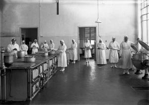 Ritratto di gruppo femminile - Personale ospedaliero - Pavia - Ospedale Policlinico San Matteo - Cucina generale