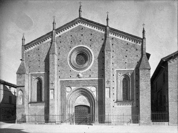 Mortara (Pv) - piazza della Libertà - chiesa - S. Lorenzo martire - facciata