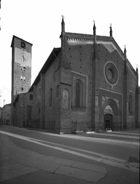 Mortara (Pv) - piazza della Libertà - chiesa - S. Lorenzo martire - fianco sinistro