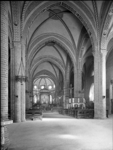 Mortara (Pv) - piazza della Libertà - chiesa - S. Lorenzo martire - interno - navata centrale