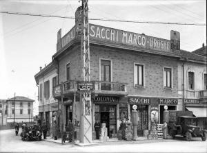Pavia - viale Canton Ticino-via Tasso - negozio Sacchi Marco Droghe, Coloniali, Alimentari - esterno edificio
