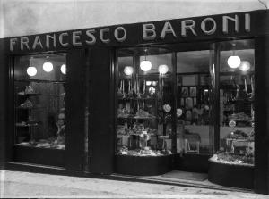 Pavia - negozio di oggettistica Francesco Baroni Confalonieri - vetrina
