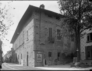 Pavia - Corso Cavour, 30 - palazzo Carminali Bottigella - facciata in angolo