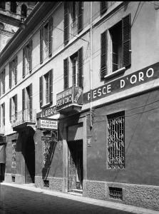 Pavia - Corso Cavour, 15 - Albergo-ristorante "Pesce d'Oro" - facciata