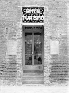 Pavia - Corso Cavour, 30 - palazzo Carminali Bottigella - ingresso Ente Provinciale Turismo