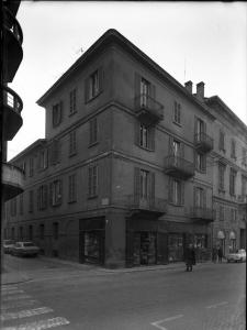 Pavia - Corso Cavour - palazzi - negozio Pettenghi - esterno