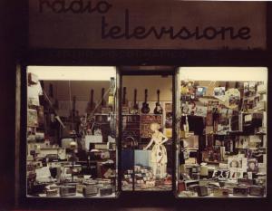 Pavia - Corso Cavour - palazzo - negozio - dischi - vetrina
