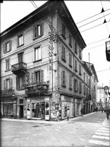 Pavia - Corso Strada Nuova, Via Calatafimi - negozi - La Folgore e De Bernardi
