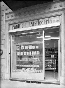 Pavia - via San Lanfranco, 7 - negozio - Salumeria Lodola - vetrine
