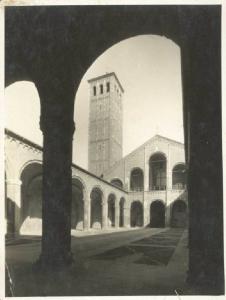 Milano - Basilica di S. Ambrogio - Atrio e campanile dei Canonici