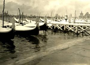 Venezia - Molo - Gondole