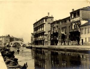 Venezia - Rio delle Guglie - Gondole