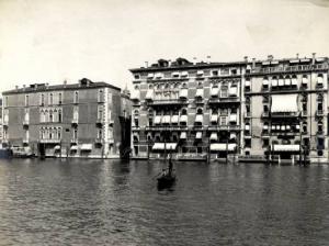 Venezia - Canal Grande - Grand Hotel - Facciata - Gondola