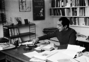 Parigi - Italo Calvino nel suo studio