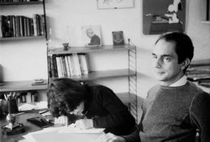Parigi - Italo Calvino con la figlia Giovanna nel suo studio
