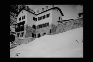 Società Elettrica Cisalpina - Lago Salarno - Edificio in paesaggio con neve