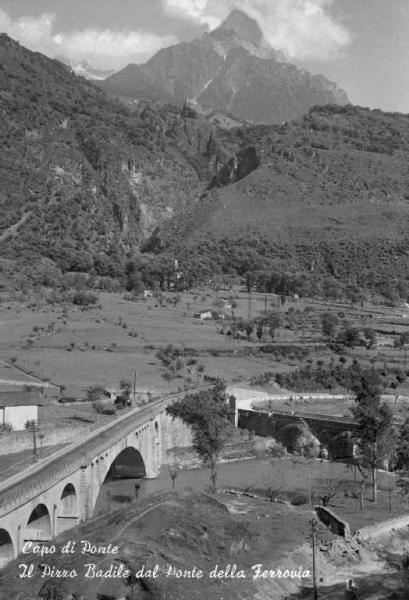 Capo di Ponte - Pizzo Badile visto dal ponte della ferrovia