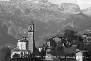 Azzone - Chiesa parrocchiale dei SS. Filippo e Giacomo apostoli e Pizzo Ferrante
