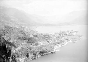 Lovere - Lago d'Iseo - Veduta con le ferriere Franchi-Gregorini e lo stabilimento Ilva